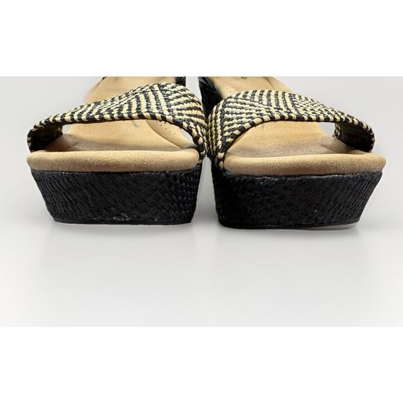 Clark’s Collection Women’s Wedge Sandal Woven Toe Strap, Ankle Buckle Size 10 - Picture 4 of 6